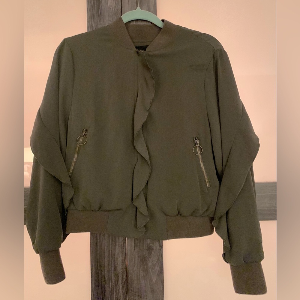 Who What Wear Camo Green Full Zip Ruffle Detail Bomber Jacket size small